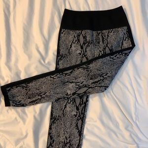 Fabletics Snake skin leggings!